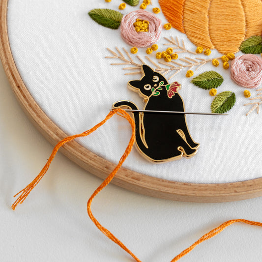 Black Cat Magnetic Needle Minder